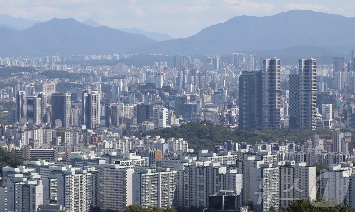 서울 중구 남산에서 바라본 시내 아파트 단지. 2025.9.5/뉴스1 ⓒ News1 권준언 기자