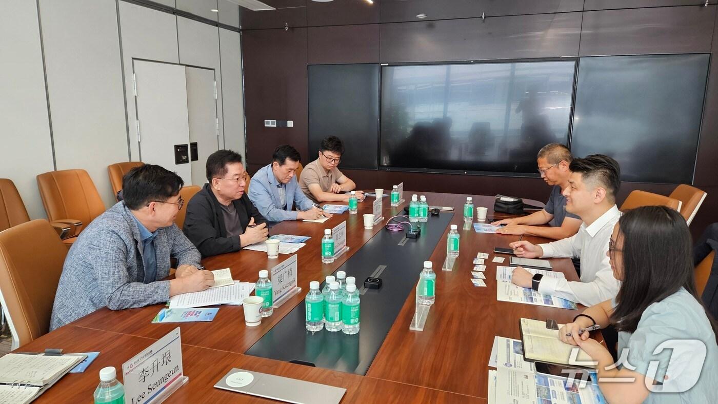 광양경자청 중국투자 유치단이 중국 광저우 소재 해외투자 종합서비스센터를 방문해 투자유치 활동을 펼치고있다(광양경자청 제공) 