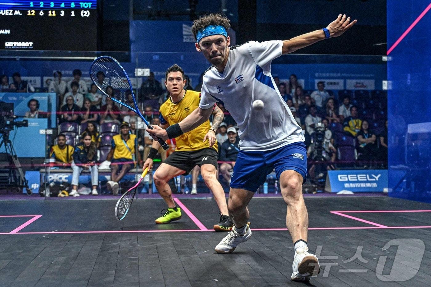 스쿼시 경기 장면. 'T존'을 사수하며 공을 치는 게 유리하다. ⓒ AFP=뉴스1