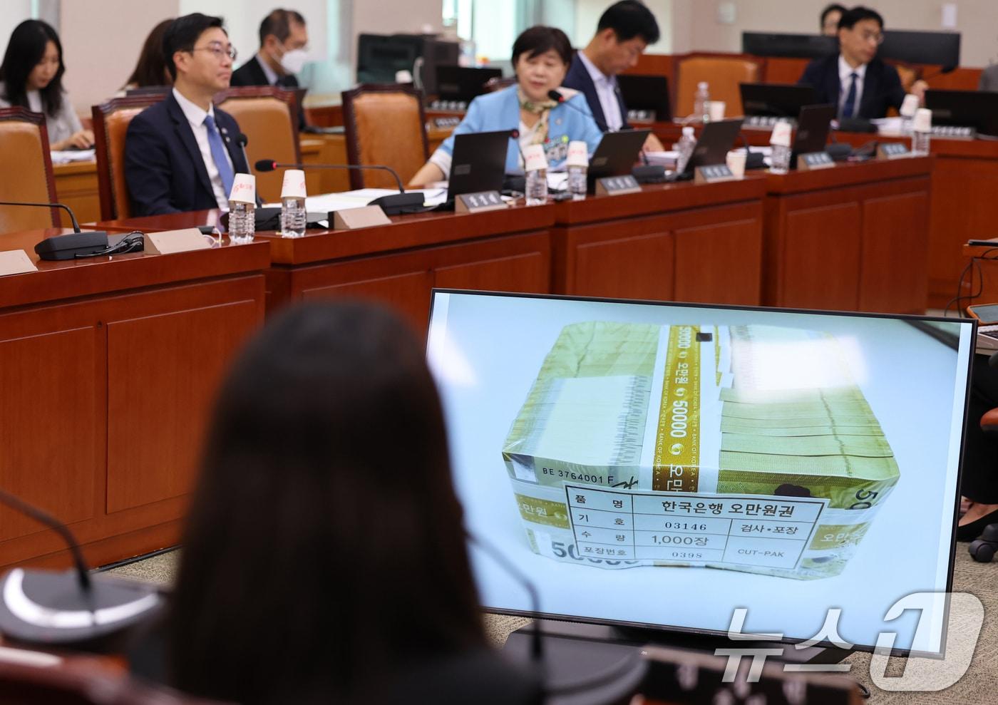 5일 서울 여의도 국회에서 열린 제429회 국회&#40;정기회&#41; 법제사법위원회 검찰 개혁 입법청문회에서 서영교 의원이 관봉권 띠지 유실 사건과 관련해 질문하고 있다. 2025.9.5/뉴스1 ⓒ News1 이승배 기자