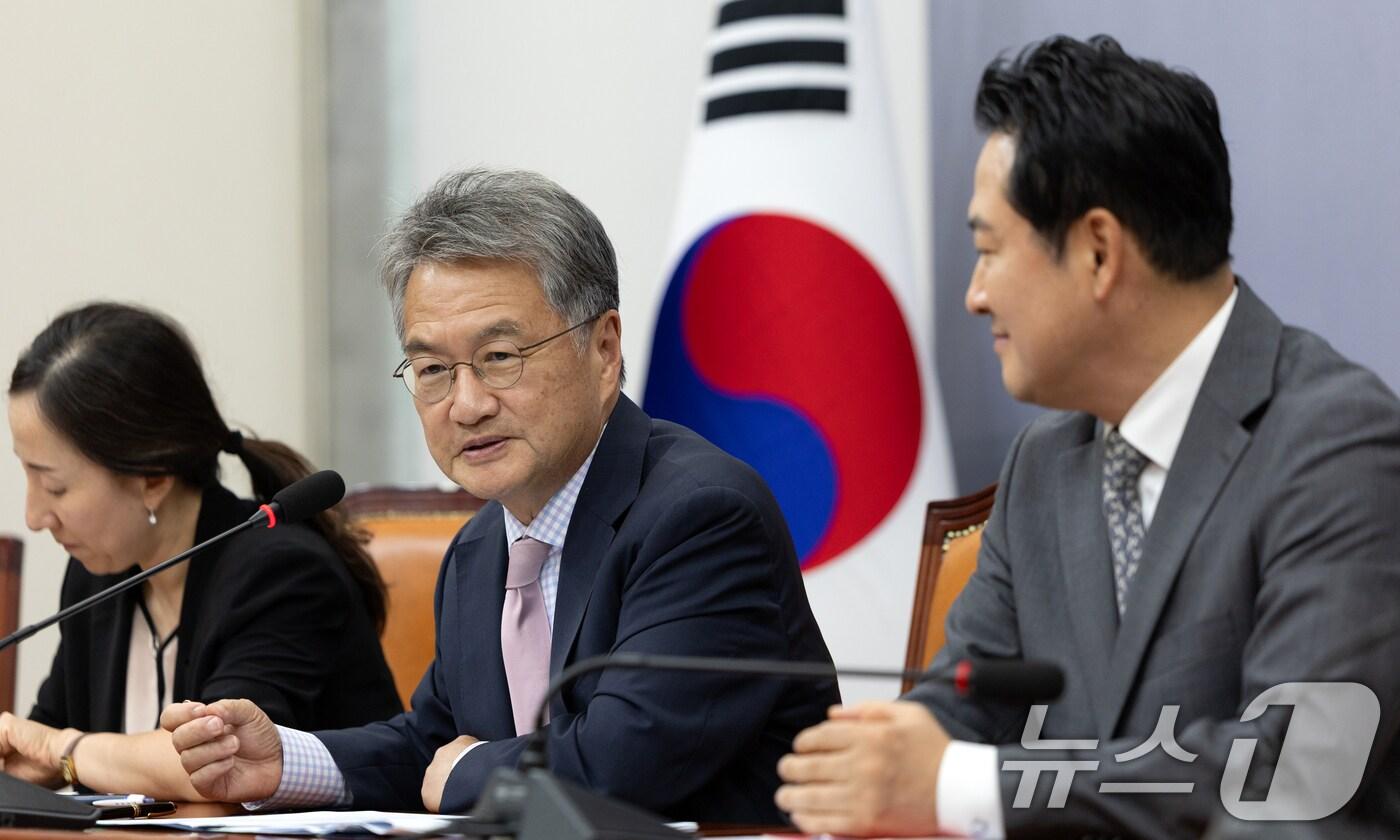 조셉 윤 주한 미국대사 대리가 5일 서울 여의도 국회에서 장동혁 국민의힘 대표를 예방, 인사말하고 있다. 2025.9.5/뉴스1 ⓒ News1 이승배 기자