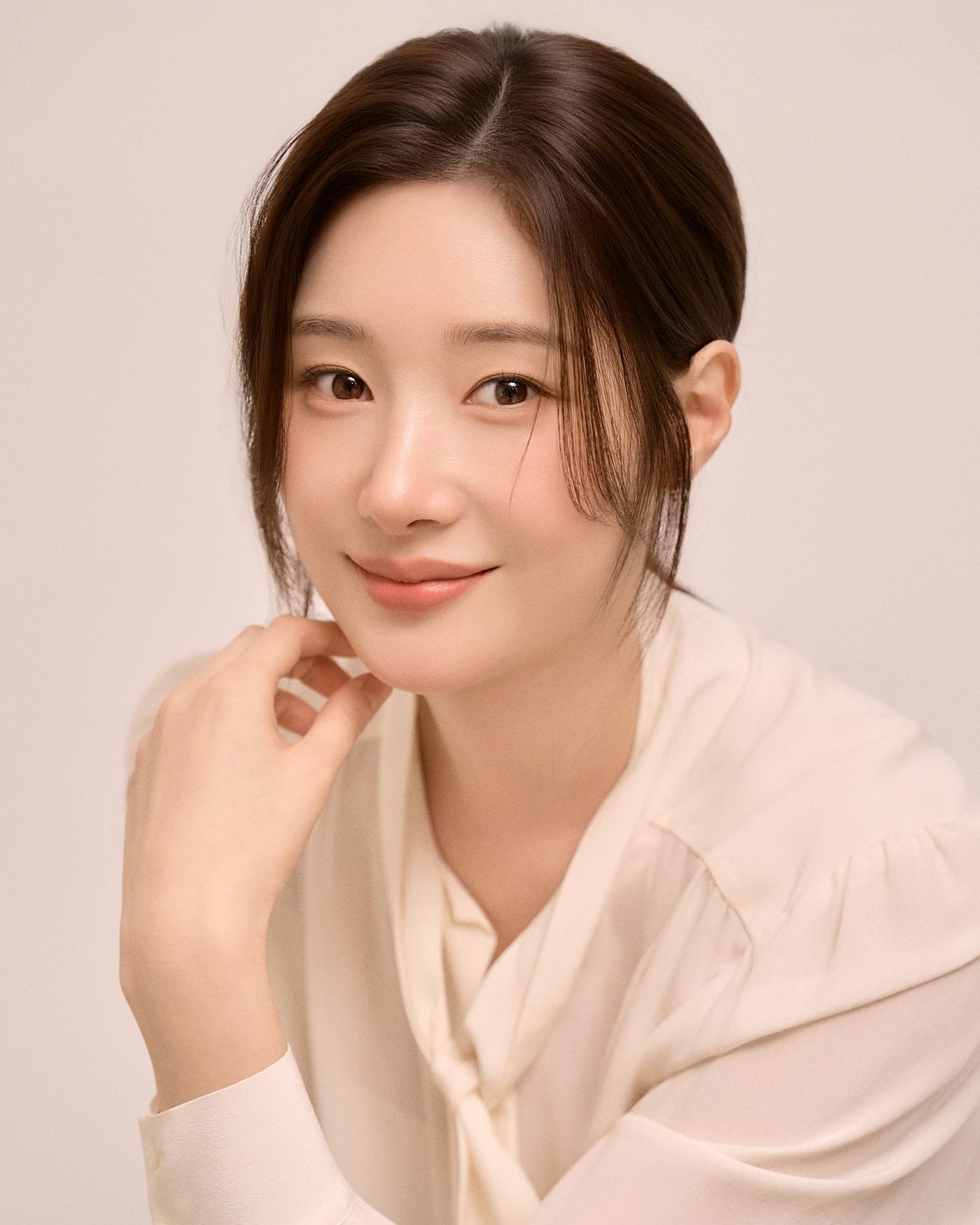 본문 이미지 - 정채연/BH엔터테인먼트