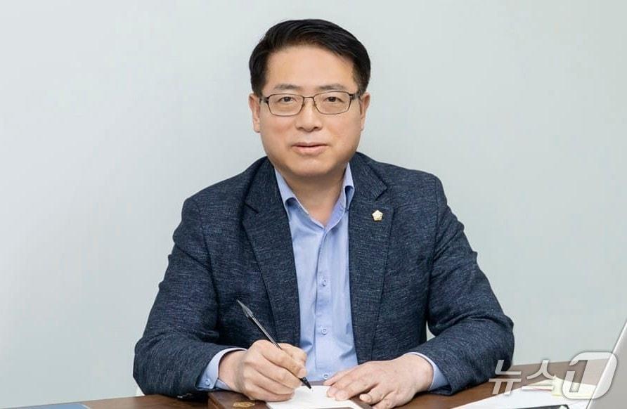 본문 이미지 - 이충현 강서구의회 부의장(이충현 구의원 페이스북서 갈무리)