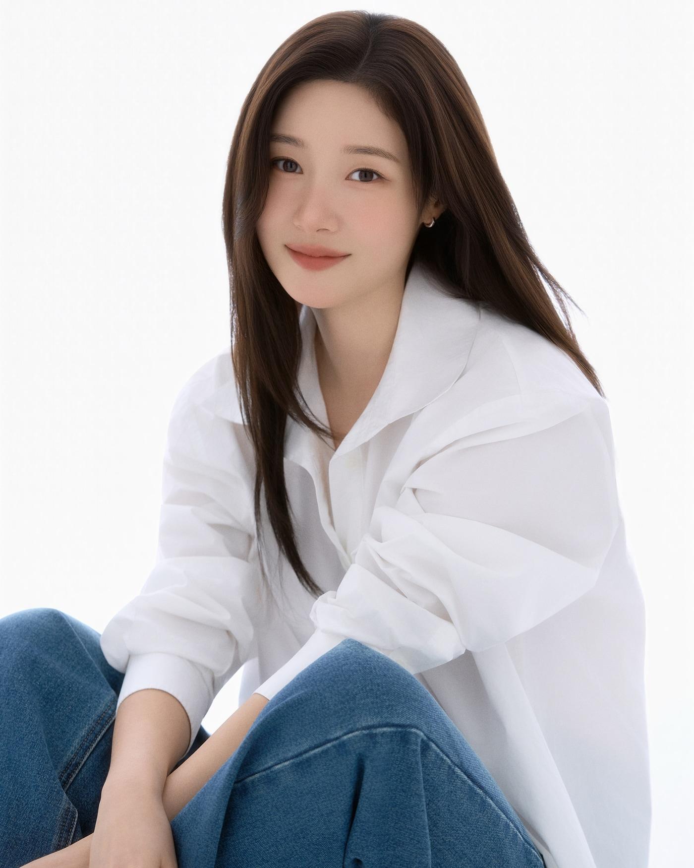 본문 이미지 - 정채연 / BH 엔터테인먼트