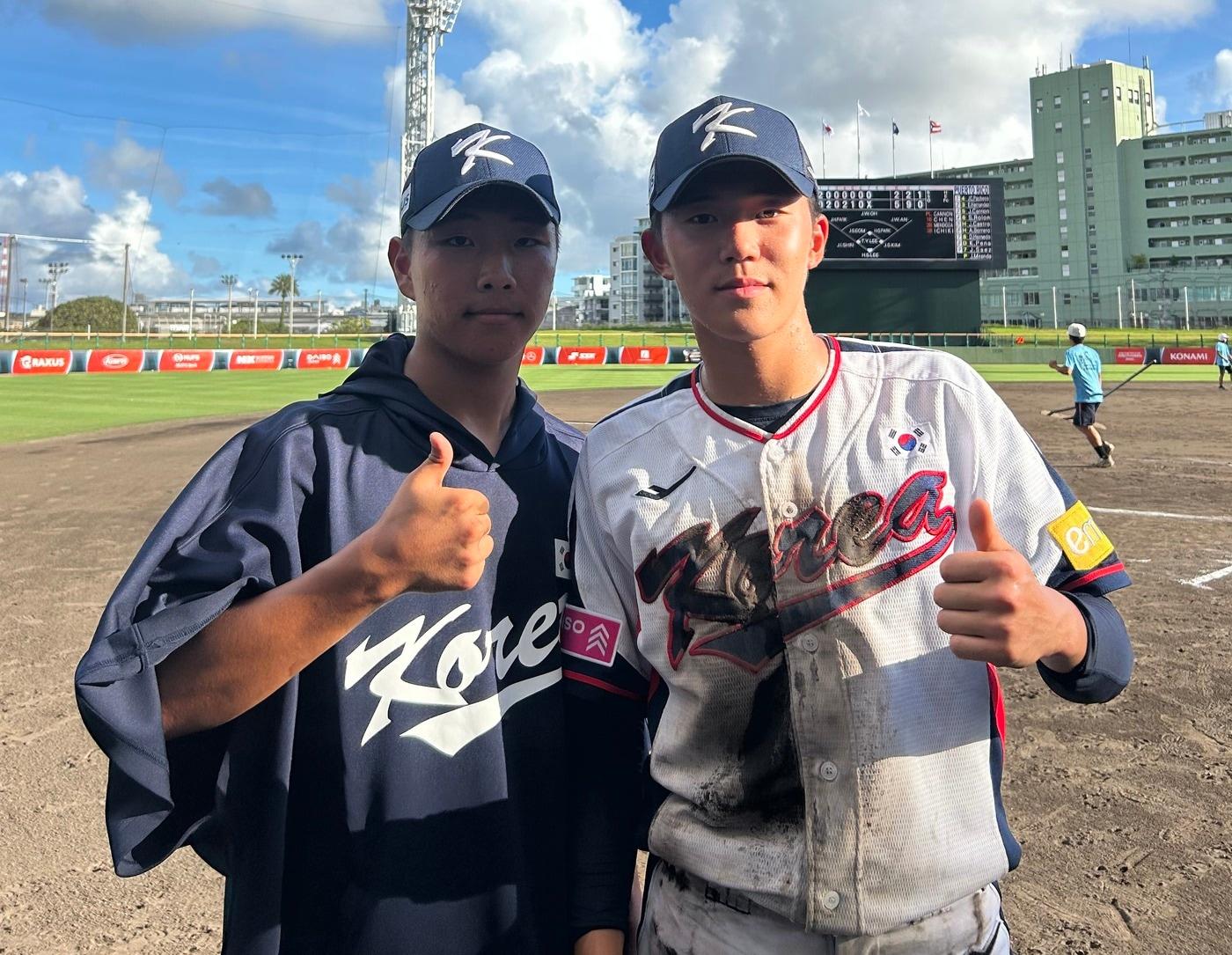 본문 이미지 - U18 야구대표팀의 투수 최요한(왼쪽)과 외야수 박지호. (대한야구소프트볼협회 제공)