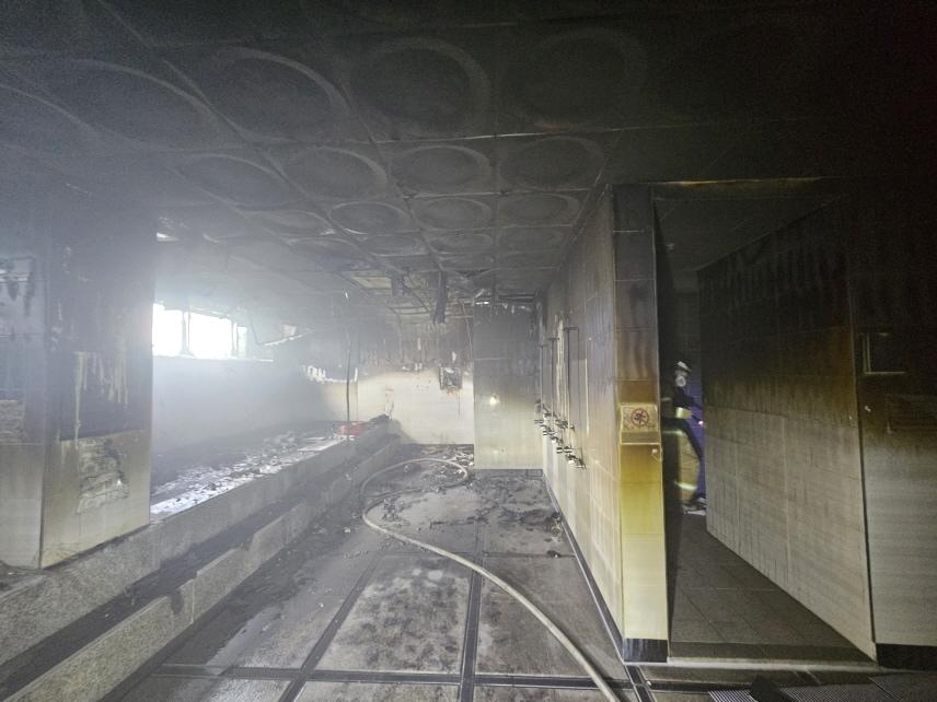 본문 이미지 - 현대자동차 아산공장 문화관 내 목욕탕에서 불이 났다.(아산소방서 제공. 재판매 및 DB금지)/뉴스1