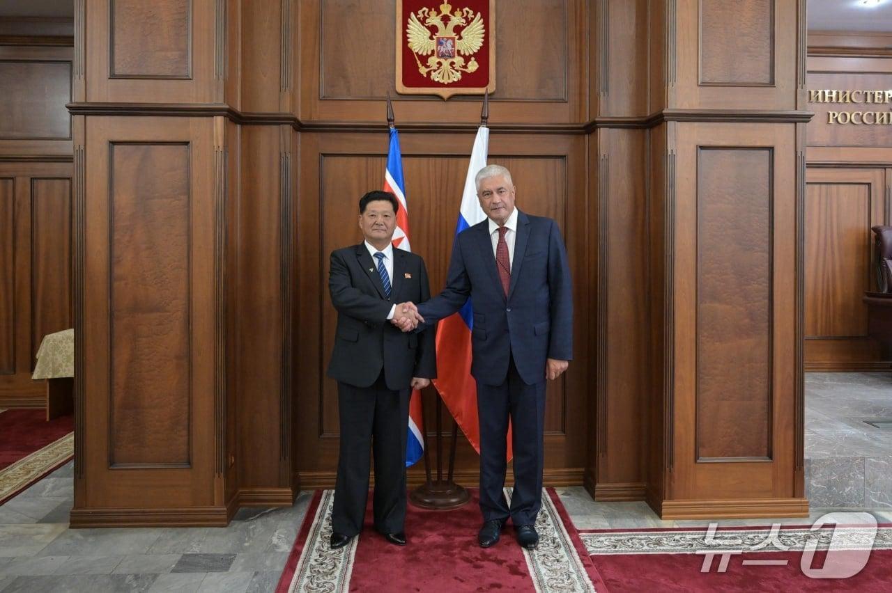 본문 이미지 - 북한 사회안전성과 러시아 내무부가 지난 2일 모스크바에서 치안 협력에 관한 협정을 체결했다고 주북 러시아 대사관이 밝혔다 (출처 주북 러시아 대사관 텔레그램)