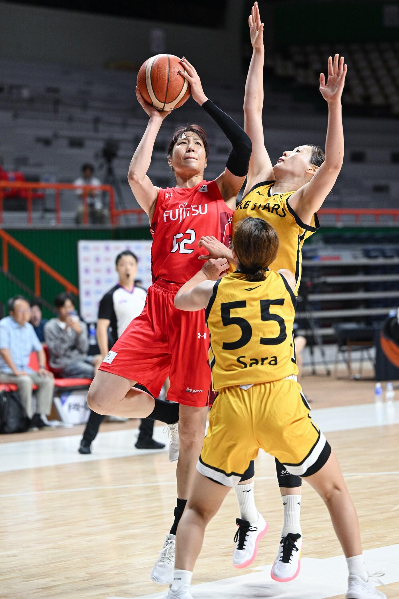 본문 이미지 - KB스타즈가 후지쓰에 패해 박신자컵 결승행이 무산됐다.&#40;WKBL 제공&#41;