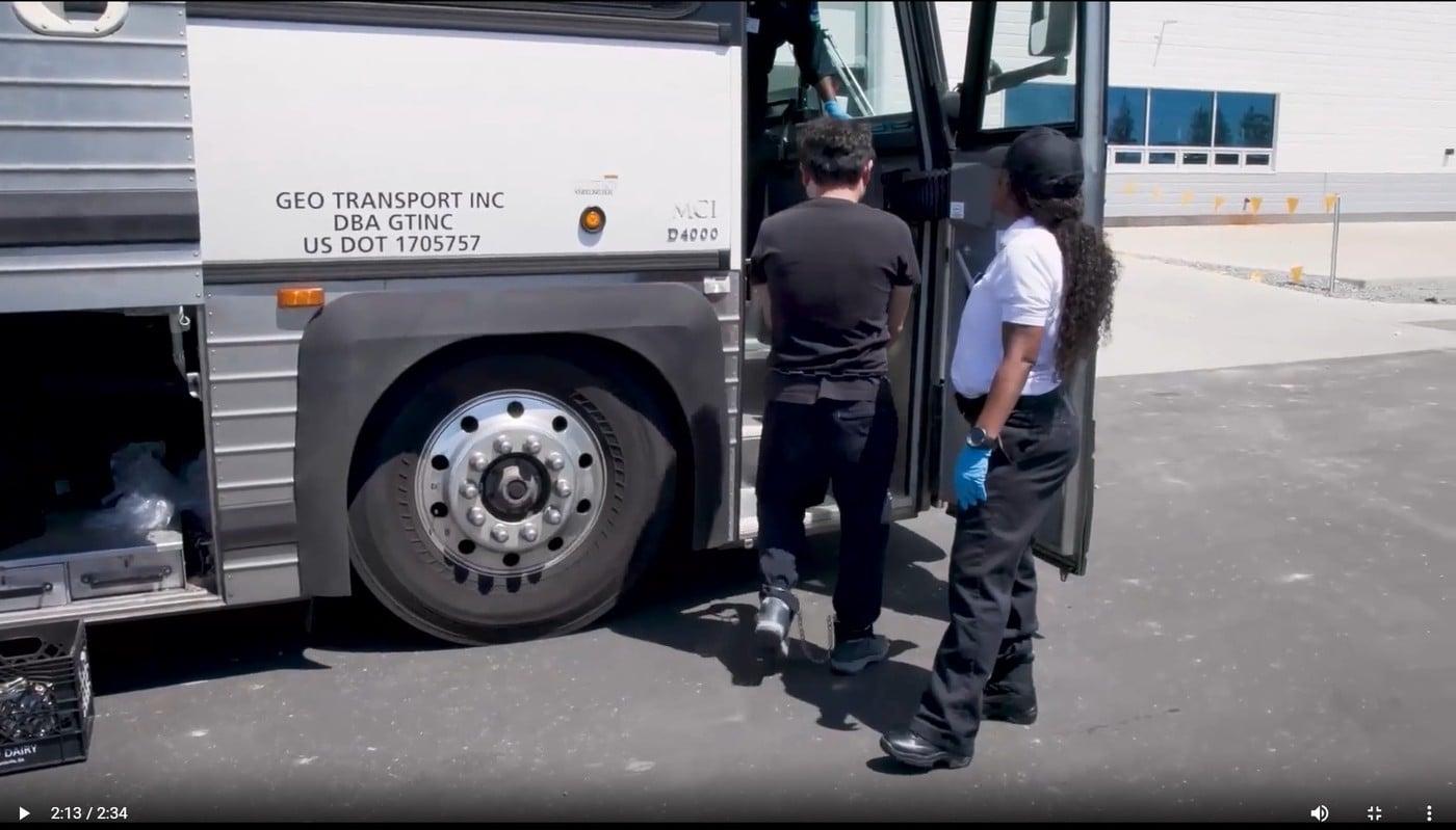  미국 이민세관단속국 홈페이지에 올라온 동영상 캡처/출처:ICE