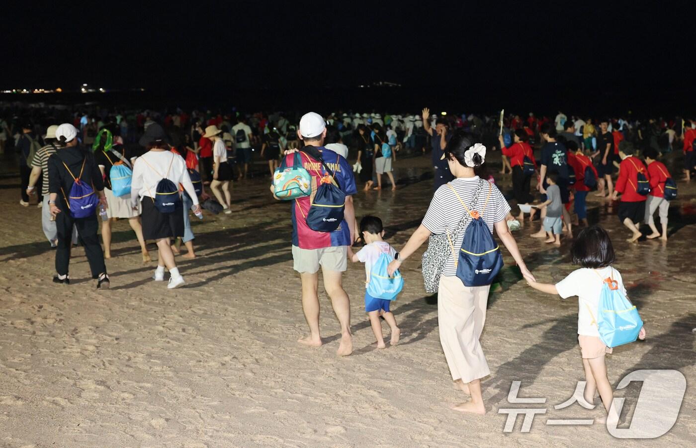 지난 6일 충남 보령 대천해수욕장에서 열린 '보령 해변 맨발걷기 축제' 모습.(뉴스1DB)뉴스1
