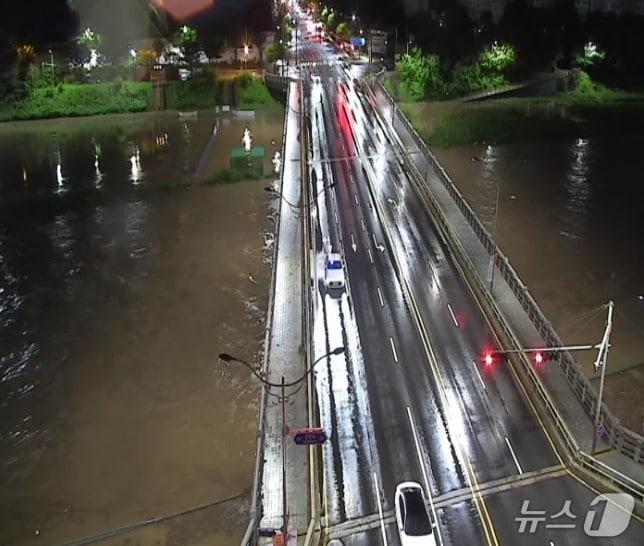 본문 이미지 - 5일 오전 5시께 전북 전주시 마전교 모습.(전주시교통정보센터 제. 기사내용과 무관함. 재판매 및 DB금지)