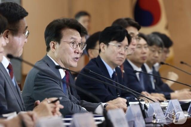 본문 이미지 - 김민석 국무총리가 '2025 APEC 정상회의' 8차 회의를 주재하고 있다.(경북도 제공. 재판매 및 DB 금지)