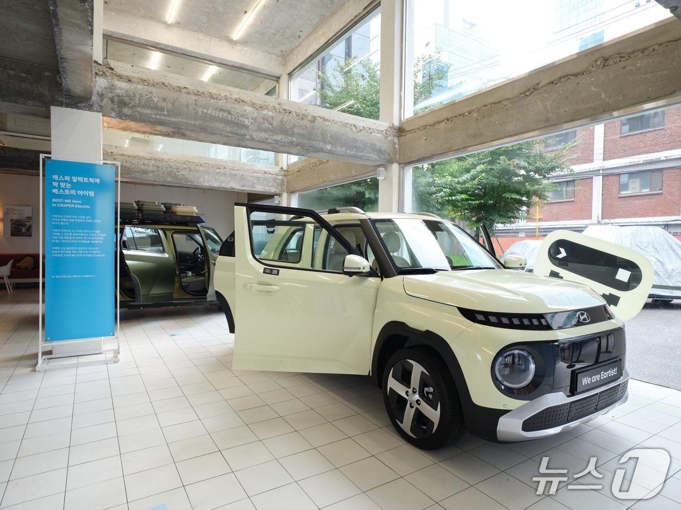 본문 이미지 - 현대자동차는 7일부터 14일까지 서울 성동구 성수동에 위치한 복합문화공간 쎈느에서 '캐스퍼 소셜 클럽: 캐스퍼 취향 충전소' 팝업 전시를 진행한다. (현대차 제공)