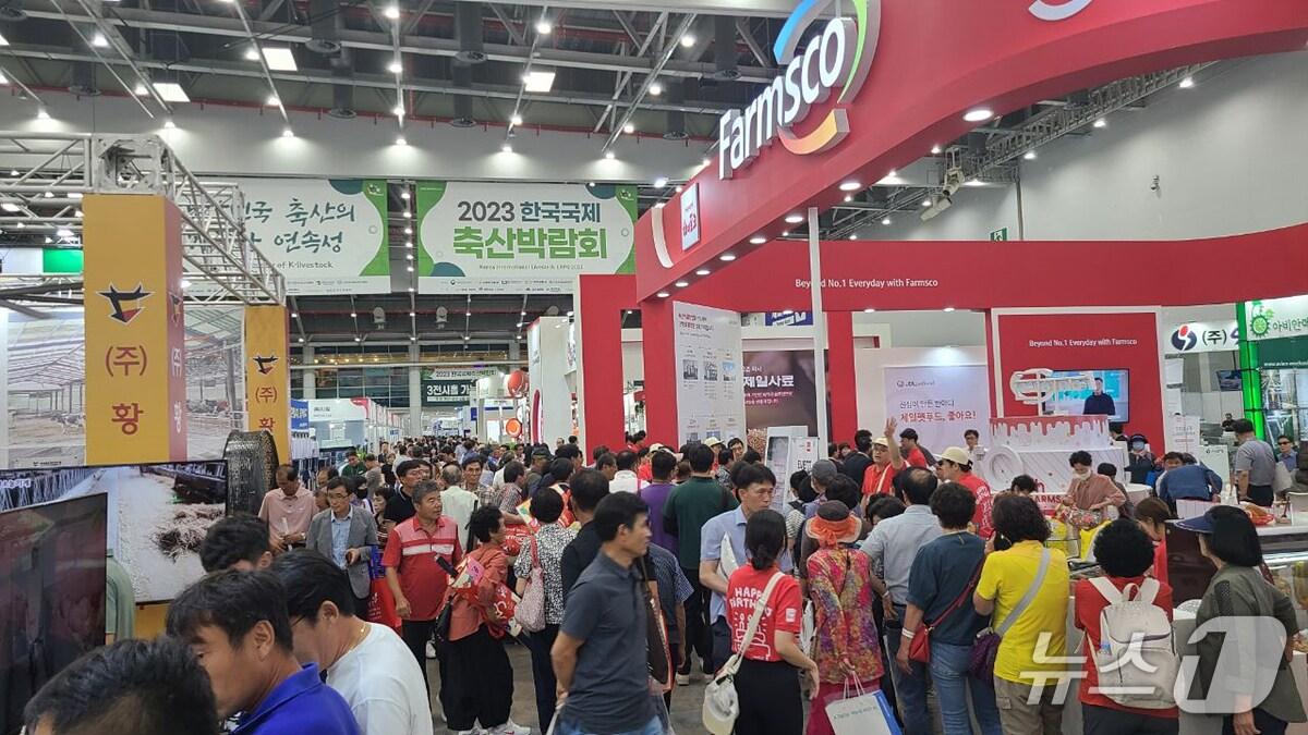 본문 이미지 - '한국국제축산박람회(KISTOCK 2025)'가 오는 10일부터 12일 사흘간 대구 엑스코 서관에서 열린다. 사진은 지난해 열린 행사 모습.(대구시 제공. 재판매 및 DB 금지)