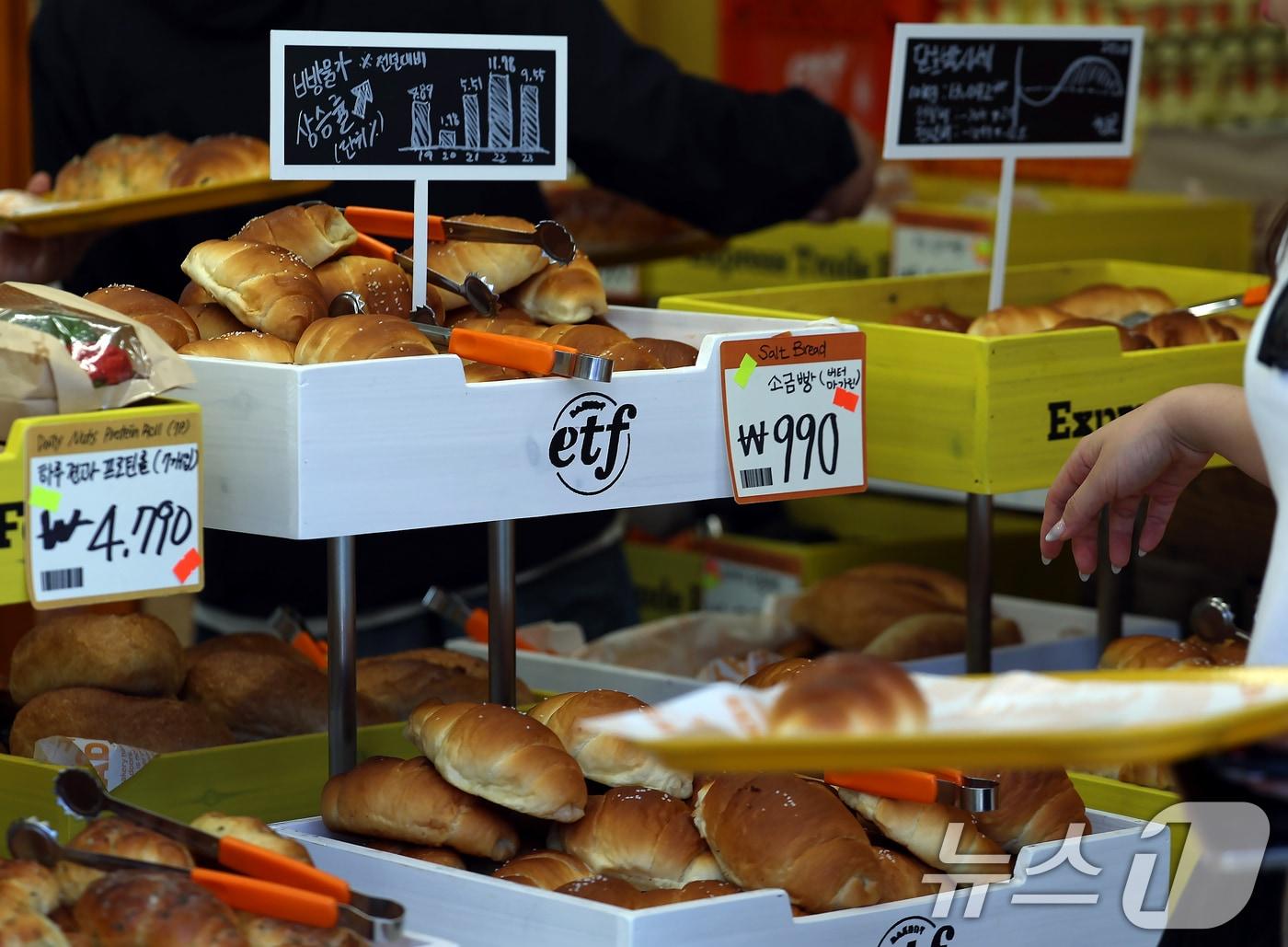 본문 이미지 - 지난달 7일 서울 성동구의 제과제빵 전문점(자료사진) 2025.9.7/뉴스1 ⓒ News1 박정호 기자