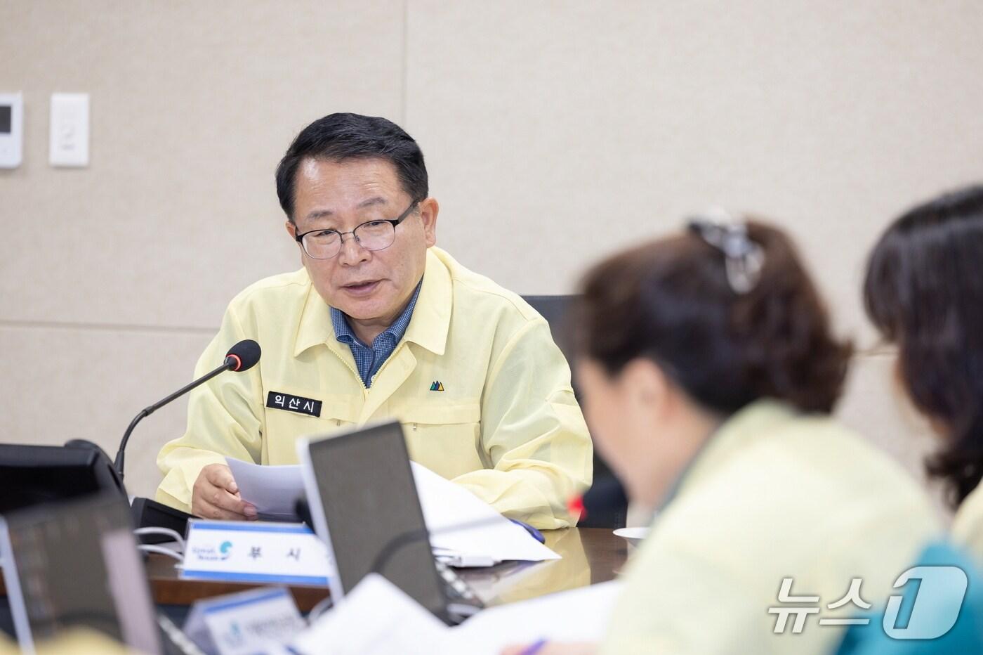 7일 정헌율 전북 익산시장이 전날 내린 비로 인한 피해 복구 등 현장 대응을 위한 긴급 간부회의를 열었다.&#40;익산시 제공. 재판매 및 DB금지&#41;