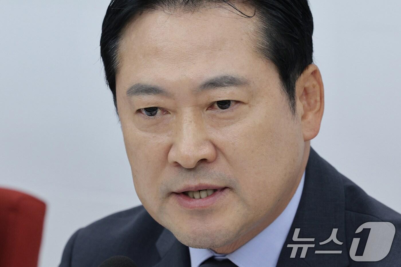 장동혁 국민의힘 대표가 지난 7일 오후 서울 여의도 국회에서 가진 '미국 조지아 한국인 무더기 구금' 관련 외교현안 관련 긴급회의에서 발언하고 있다. 2025.9.7/뉴스1 ⓒ News1 신웅수 기자