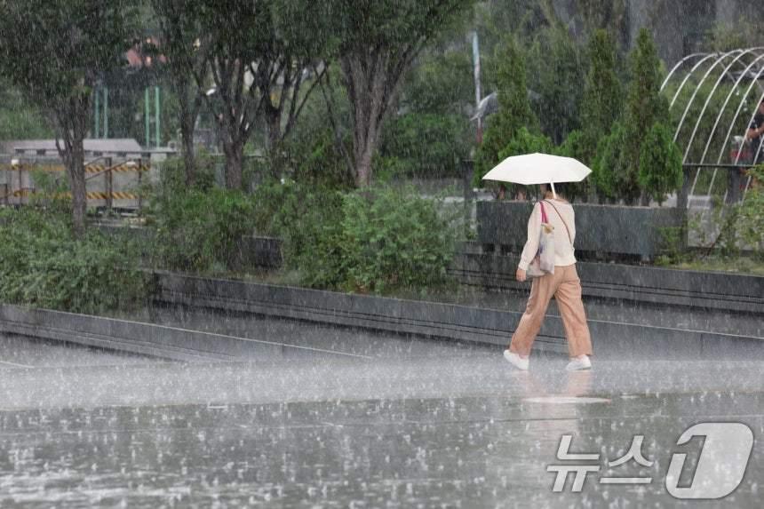 본문 이미지 - 비. <자료사진> 2025.9.1/뉴스1 ⓒ News1 이광호 기자