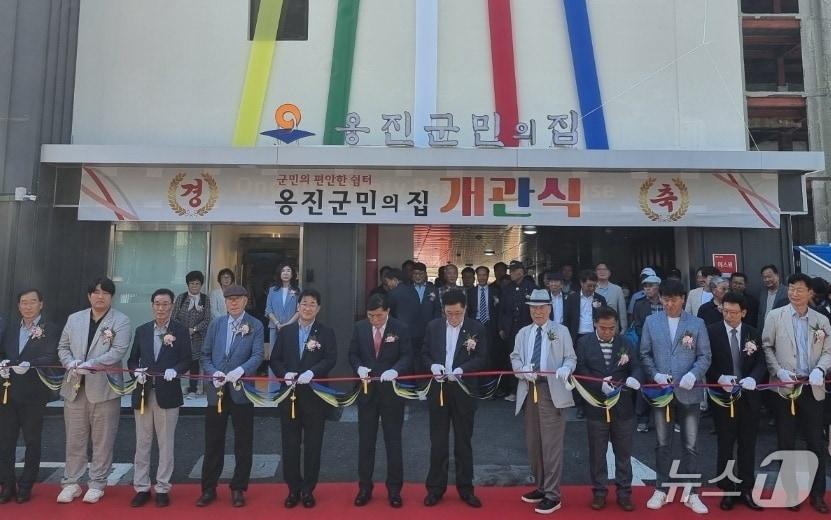 본문 이미지 - 인천시 중구 연안부두로에서 열린 '옹진군민의 집' 개관식.(인천시 제공. 재배포 및 DB금지)2025.9.7/뉴스1