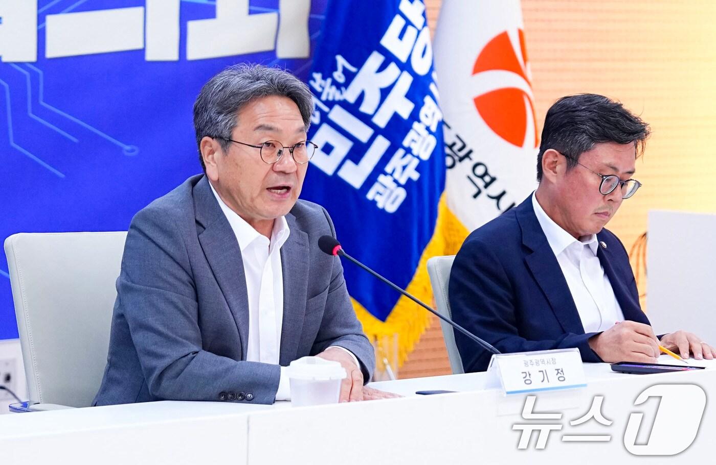 강기정 광주시장이 7일 오후 시청 중회의실에서 열린 &#39;더불어민주당 광주시당 자치분권정책협의회&#39;에 참석해 인사말을 하고 있다.&#40;광주시 제공. 재판매 및 DB 금지&#41; 2025.9.7/뉴스1