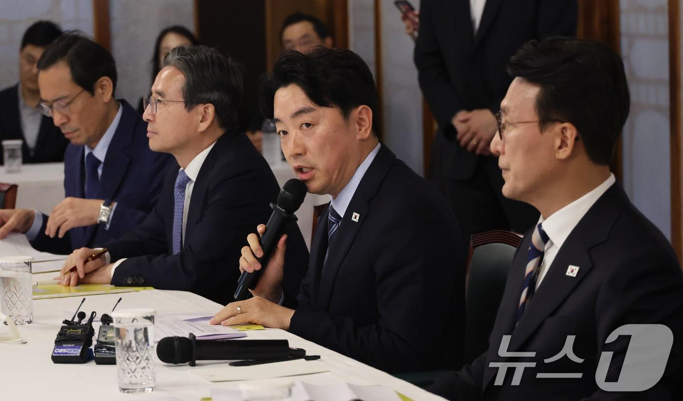 강훈식 대통령 비서실장이 7일 서울 종로구 삼청동 국무총리 서울공관에서 열린 제3차 고위당정협의회에서 발언하고 있다. &#40;공동취재&#41; 2025.9.7/뉴스1 ⓒ News1 박지혜 기자