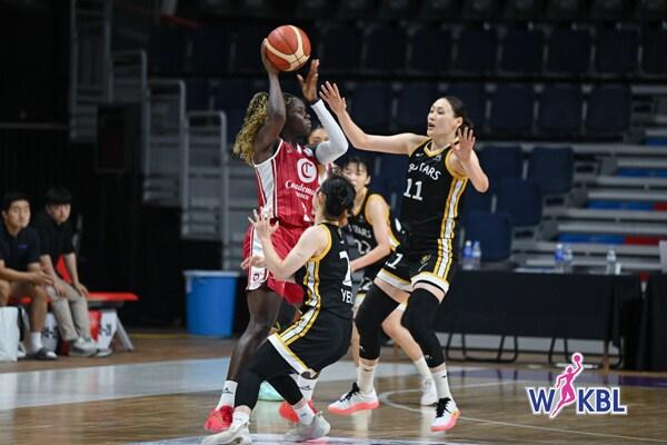 본문 이미지 -  KB스타즈가 박신자컵을 4위로 마무리했다.&#40;WKBL 제공&#41;