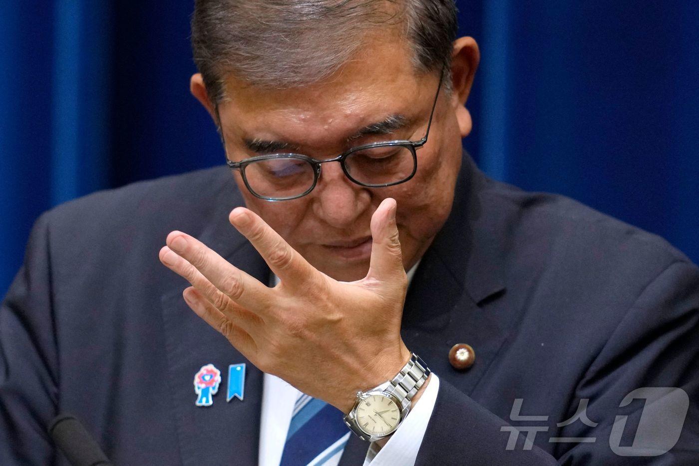 이시바 시게루 일본 총리가 7일 오후 일본 도쿄 총리 관저에서 열린 긴급 기자회견에서 사임을 공식 선언하고 있다. ⓒ AFP=뉴스1