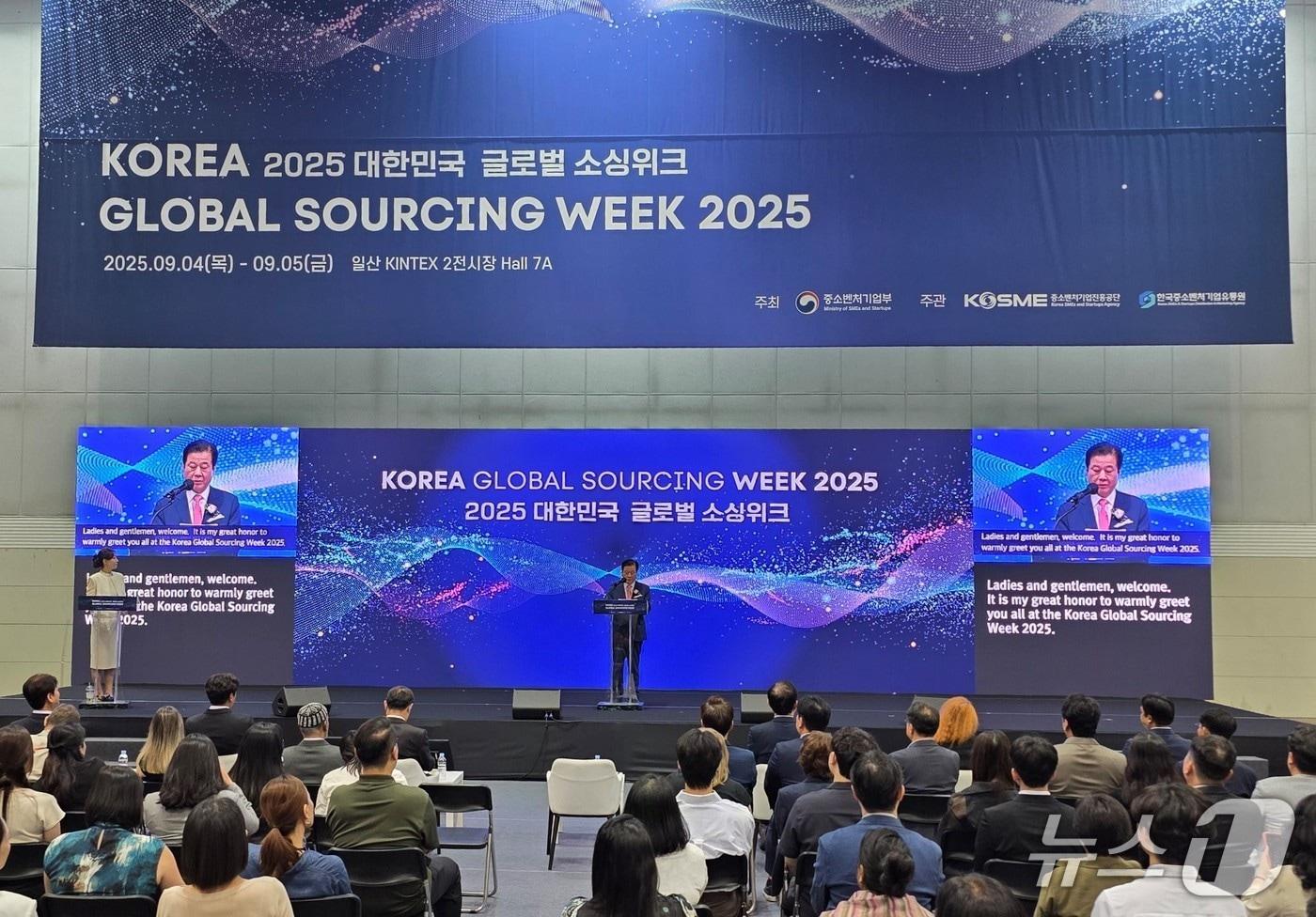 강석진 중진공 이사장이 지난 4일 2025 글로벌 소싱위크 개막식에서 환영사를 하고 있다. (중진공 제공. 재판매 및 DB금지)