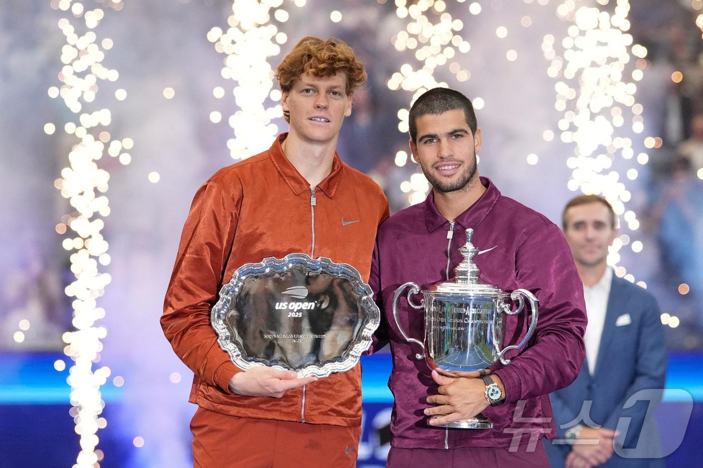 US오픈에서 우승한 알카라스&#40;오른쪽&#41;와 신네르. 둘은 올 시즌 4개의 메이저대회 우승을 양분했다.ⓒ 로이터=뉴스1
