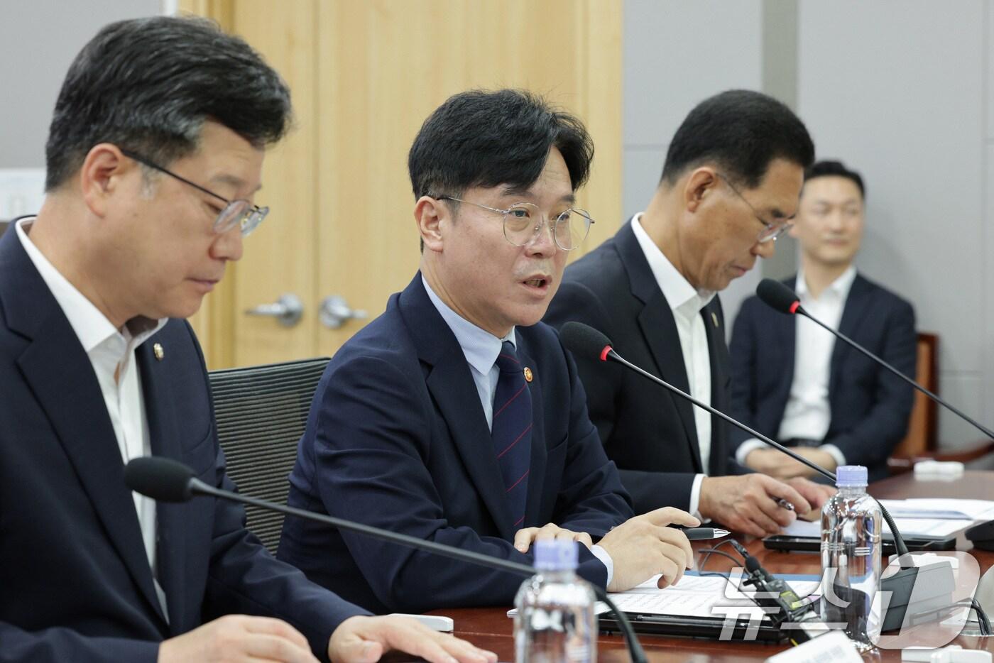 김영훈 고용노동부 장관이 8일 오전 서울 여의도 국회 의원회관에서 열린 ‘8시간 초과 야간근무 폐지! SPC 안전,보건 체계 개편 보고회’에서 발언하고 있다. 2025.9.8/뉴스1 ⓒ News1 신웅수 기자