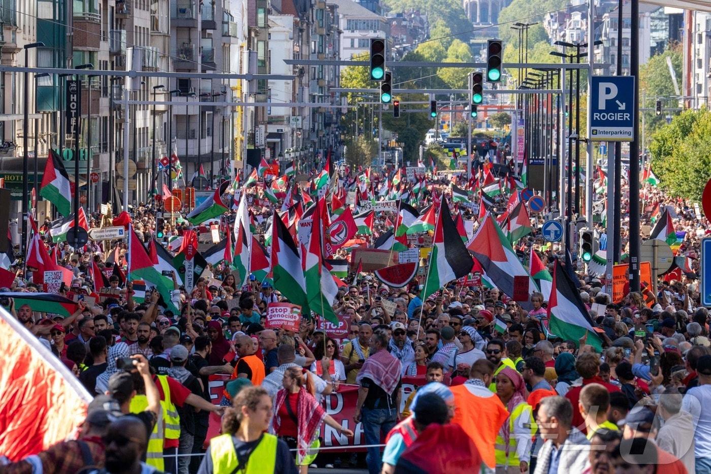 7일&#40;현지시간&#41; 벨기에 브뤼셀에서 시민들이 팔레스타인 지지 시위를 하고 있다. 2025.09.07 ⓒ AFP=뉴스1 ⓒ News1 김지완 기자