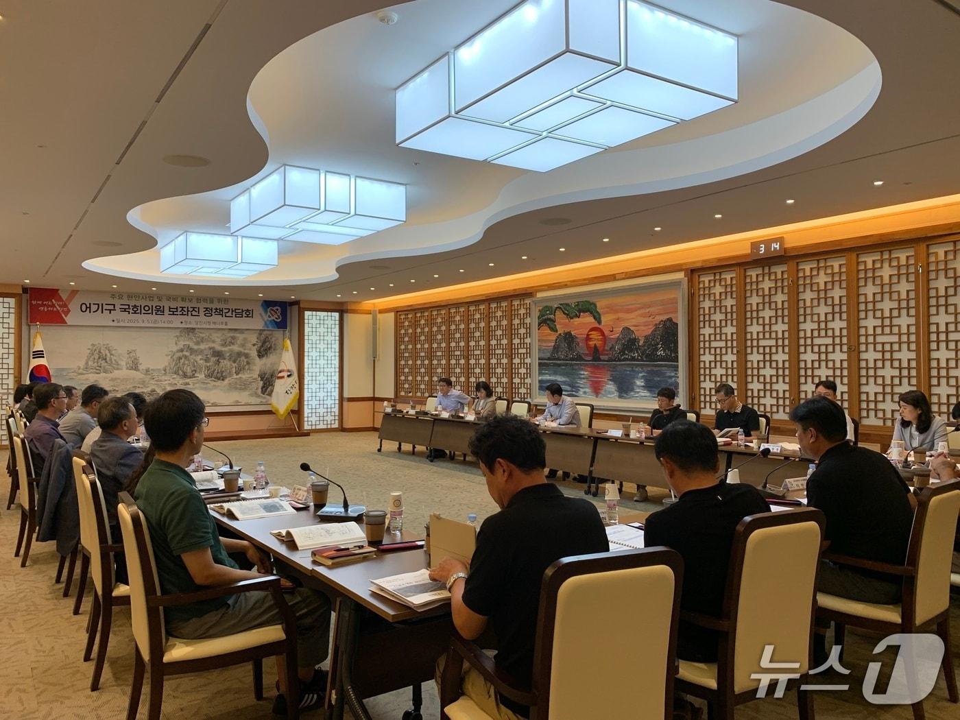 본문 이미지 - 어기구 국회의원 보좌진 초청 정책간담회 모습(당진시 제공. 재판매 및 DB금지)2025.9.8/뉴스1