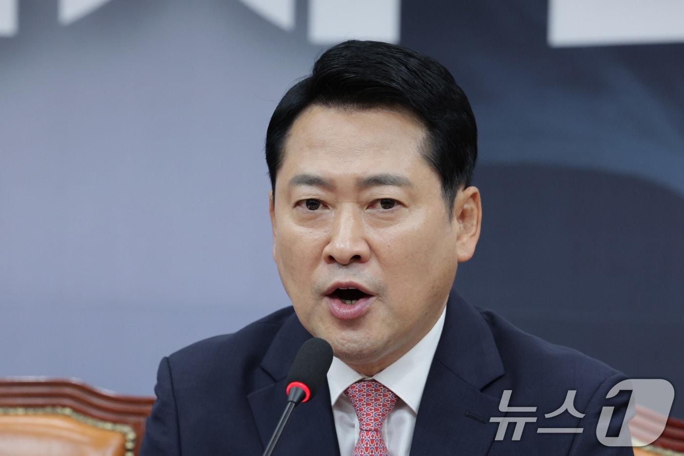 장동혁 국민의힘 대표가 8일 오전 서울 여의도 국회에서 열린 최고위원회의에서 발언하고 있다. 2025.9.8/뉴스1 ⓒ News1 신웅수 기자