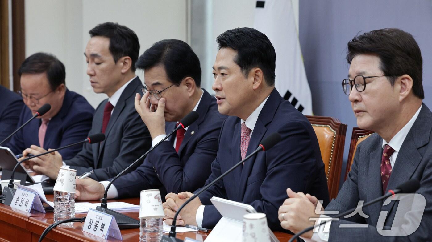 장동혁 국민의힘 대표가 8일 오전 서울 여의도 국회에서 열린 최고위원회의에서 발언하고 있다. 2025.9.8/뉴스1 ⓒ News1 신웅수 기자