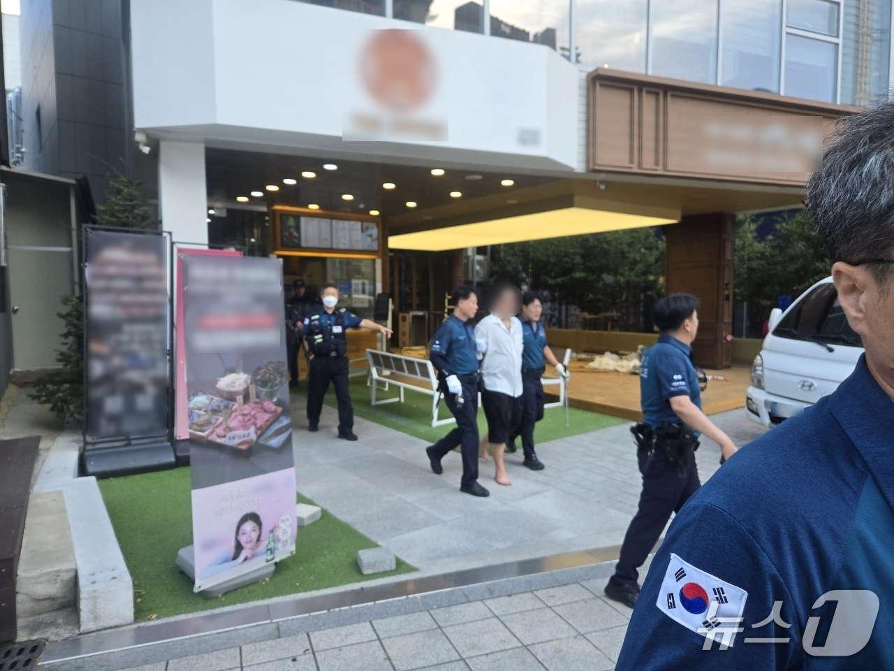 본문 이미지 - 지난 4일 부산 해운대구 강력 수배범 검거 현장.(부산경찰청 제공. 재판매 및 DB 금지)