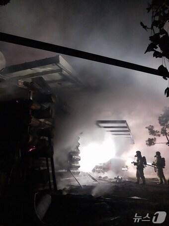 본문 이미지 - 거창 주택 화재 현장(경남소방본부 제공. 재판매 및 DB금지). 2025.9.8