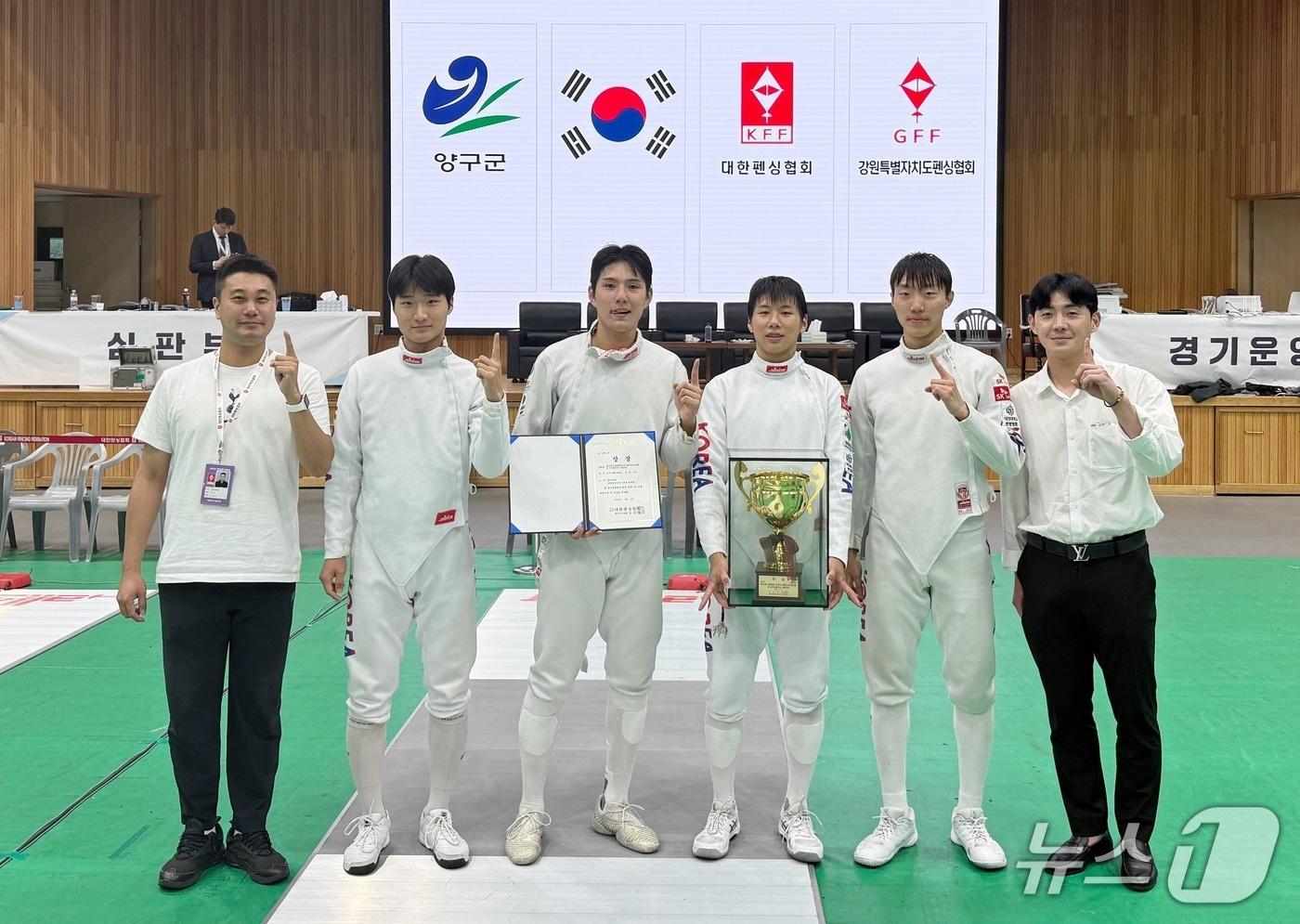 대전대학교 펜싱팀 ‘제30회 김창환배 전국남ㆍ녀펜싱선수권대회’ 에뻬 단체 우승. &#40;대전대학교제공. 재판매 및 DB금지&#41;2025.9.8/뉴스1