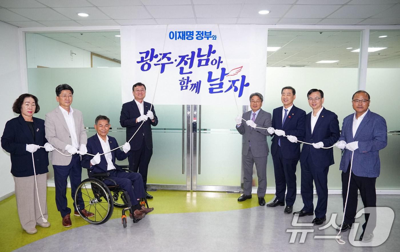 강기정 광주시장이 8일 오전 시청 행복회의실에서 &#39;광주·전남 특별광역연합 추진기획단 현판 제막식&#39;을 하고 있다.&#40;광주시 제공. 재판매 및 DB 금지&#41; 2025.9.8/뉴스1 