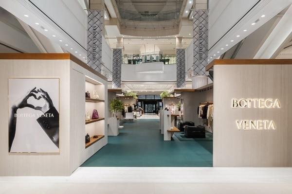 본문 이미지 - 보테가 베네타 인트레치아토 50주년 팝업 신세계백화점 강남점 전경 / 사진=보테가 베네타 제공