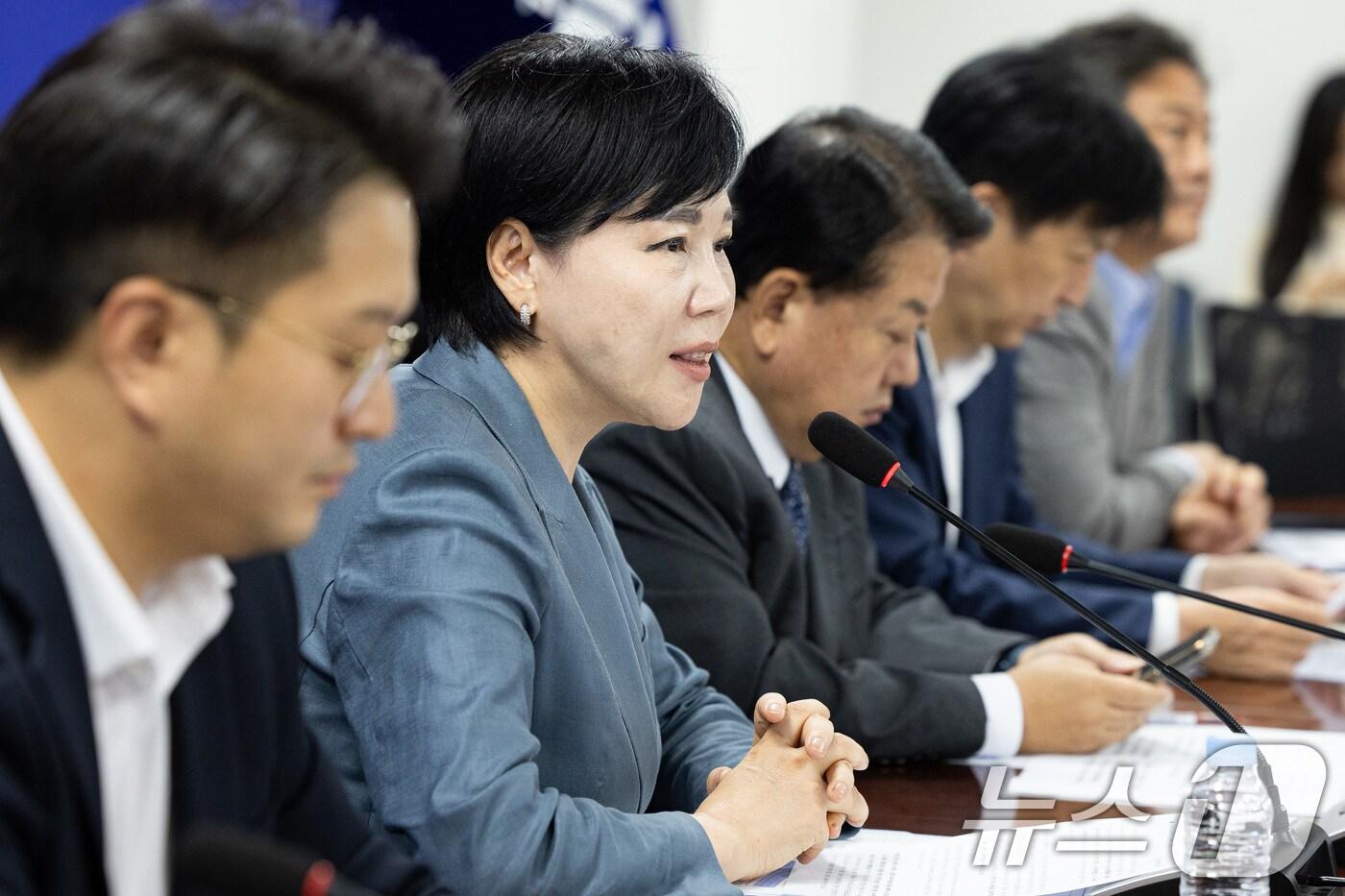 전현희 더불어민주당 3대특검종합대응특위 총괄위원장이 8일 서울 여의도 국회 의원회관에서 열린 3대특검 대응특위 전체회의에서 모두 발언을 하고 있다. 2025.9.8/뉴스1 ⓒ News1 유승관 기자