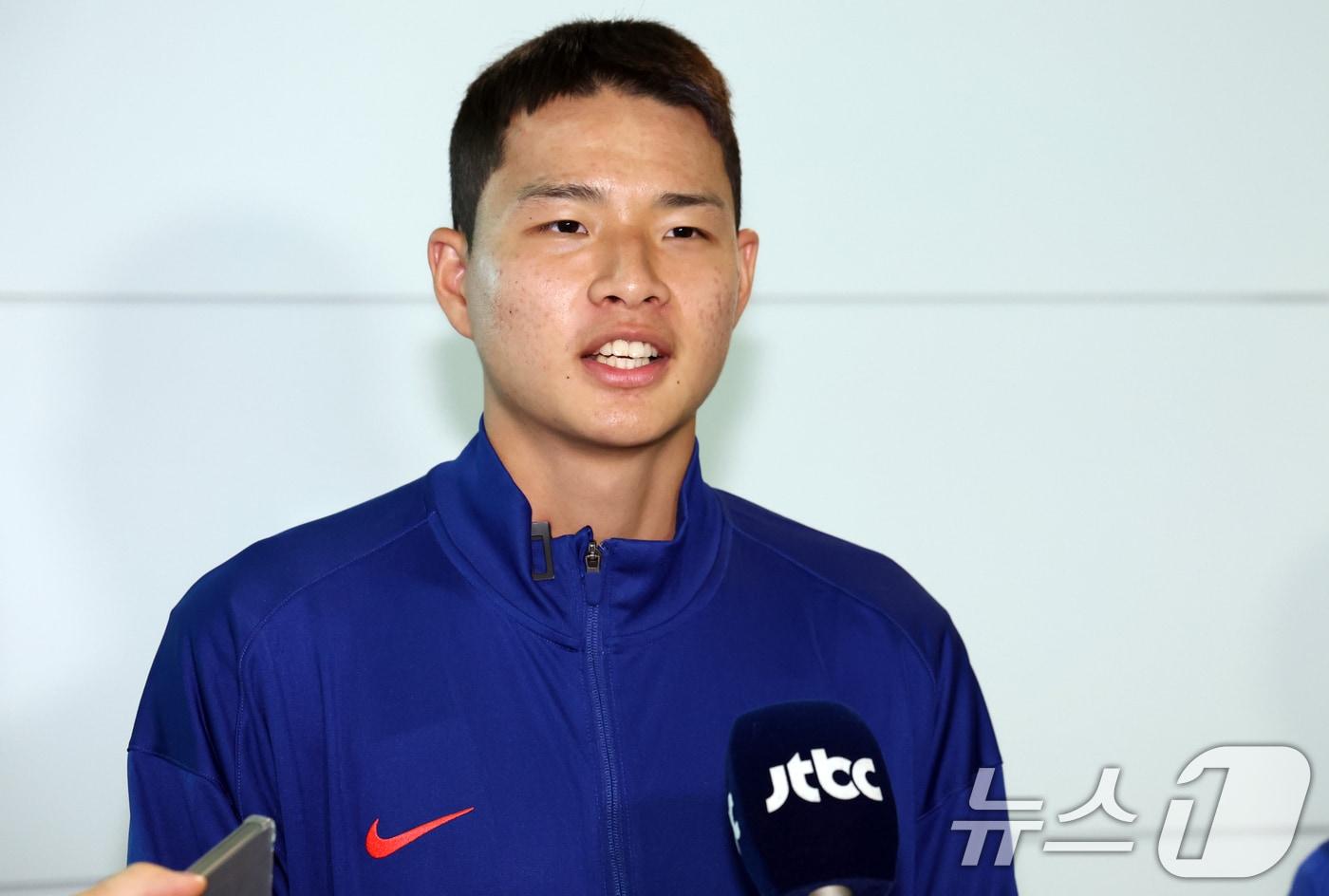 2025 FIFA 20세 이하 (U-20) 월드컵 대표팀 김현오가 8일 오후 인천공항에서 출국에 앞서 인터뷰를 하고 있다. B조에 편성된 대표팀은 한국 시간으로 28일 우크라이나, 10월1일 파라과이, 4일 파나마와 차례로 맞붙는다. 2025.9.8/뉴스1 ⓒ News1 김명섭 기자