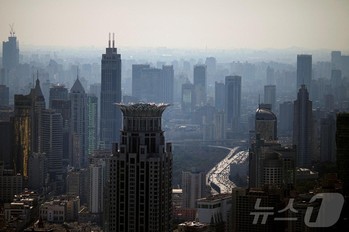 중국 상하이의 스카이라인 전경.2022.02.24. ⓒ 로이터=뉴스1 ⓒ News1 권영미 기자