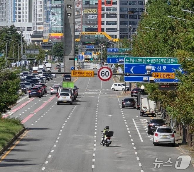 본문 이미지 - 파주시가 한빛지하차도 인근에 신규 설치한 후면식 무인교통단속장비. &#40;파주시 제공, 재판매 및 DB금지&#41;