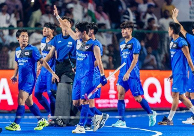 본문 이미지 - 한국 남자 하키 대표팀이 제12회 남자 하키 아시아컵 대회 결승에서 인도에 1-4로 패해 준우승을 차지했다.(대한하키협회 제공)