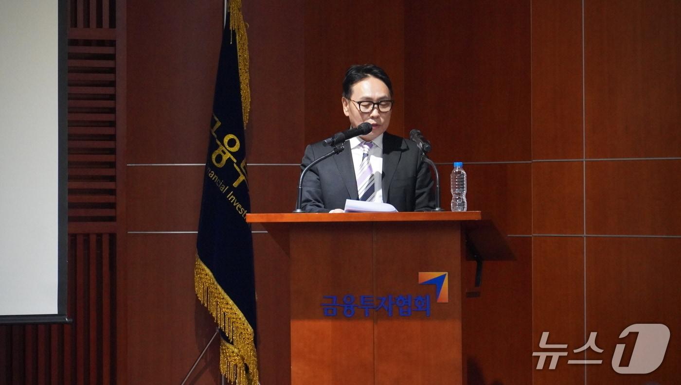  문철우 성균관대 경영대학 교수가 8일 서울 여의도 금융투자협회에서 열린 '원화 스테이블코인, 금융혁신의 미래를 열다' 행사에서 발표하고 있다. (한국핀테크산업협회 제공)2025.9.8./뉴스1