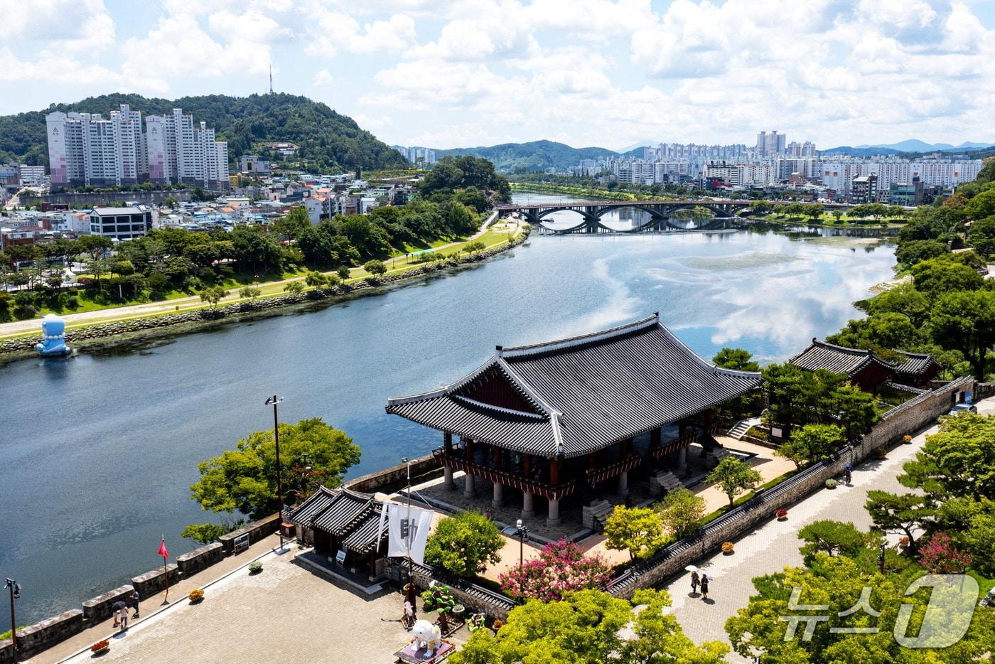 진주 8경 중 1경인 진주성 촉석루(진주시 제공. 재판매 및 DB금지).