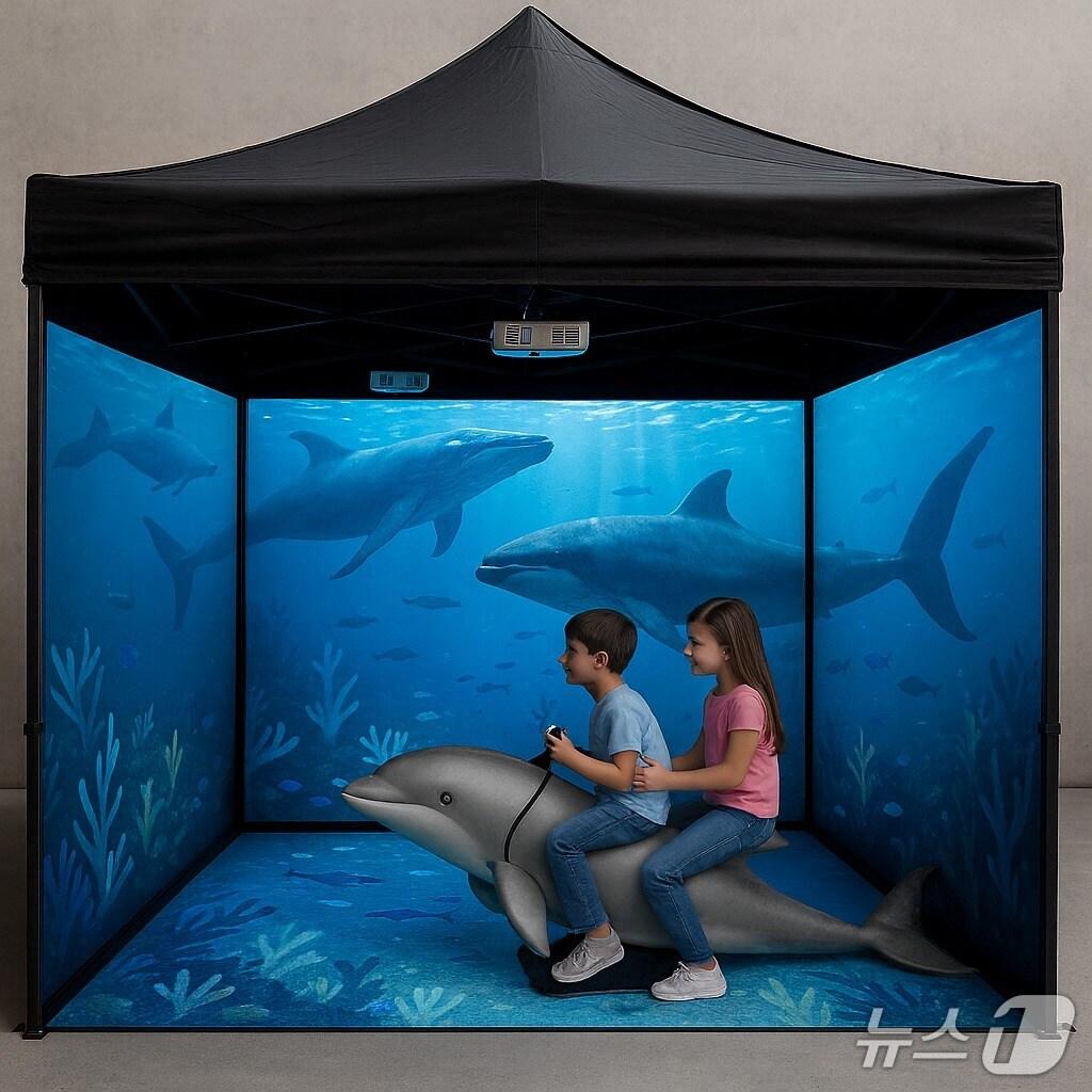 본문 이미지 - 바닥·벽면 센서가 참가자의 움직임을 인식해 바다 속 생태계가 반응하는 5D 형태의 몰입형 공간인 '고래바다 탐험' 모습.(울산 동구 제공. 재판매 및 DB금지)/뉴스1