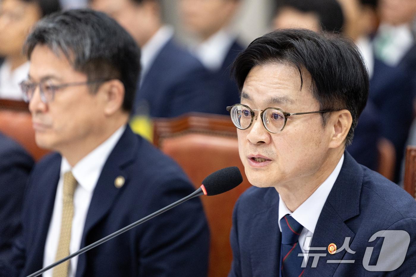 8일 서울 여의도 국회에서 열린 제429회국회&#40;정기회&#41; 산업통상자원중소벤처기업위원회 제1차 전체회의에 출석한 김정관 산업통상자원부 장관이 현안 질의에 답변하고 있다. 2025.9.8/뉴스1 ⓒ News1 이승배 기자