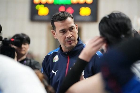 본문 이미지 - 대한배구협회가 페르난도 모랄레스 여자 대표팀 감독과의 계약을 종료했다. &#40;대한배구협회 제공&#41;