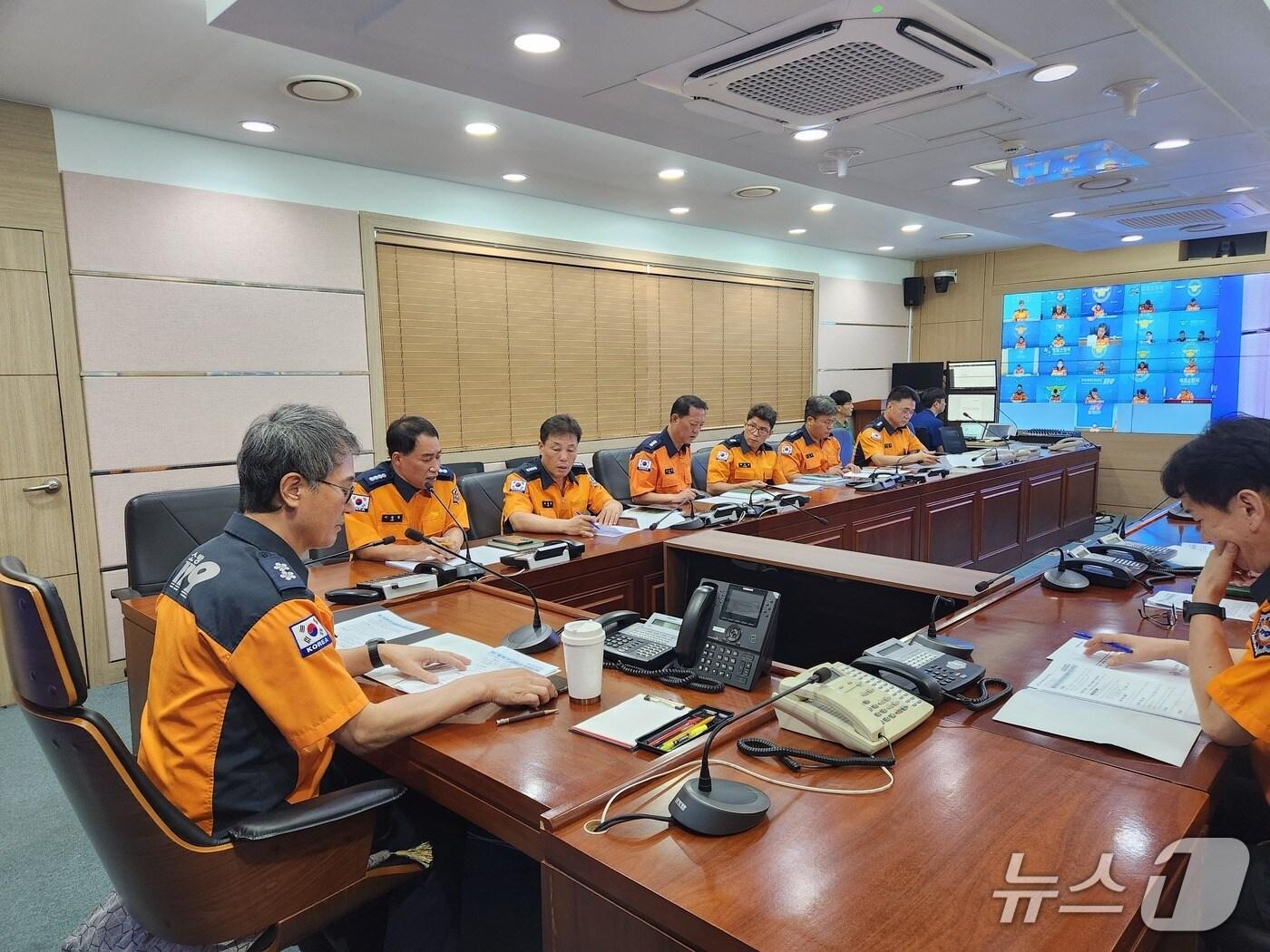 본문 이미지 - 강원특별자치도 소방본부, 도내 소방관서장 긴급 영상회의.&#40;도소방본부 제공, 재판매 및 DB금지&#41;